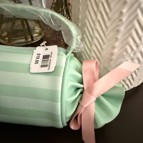 🆕🍡 BATH & BODY WORKS LIMITED EDITION “SWEETEST SONG” CANDY STRIPED COSMETIC BAG - Picture 6 of 9
